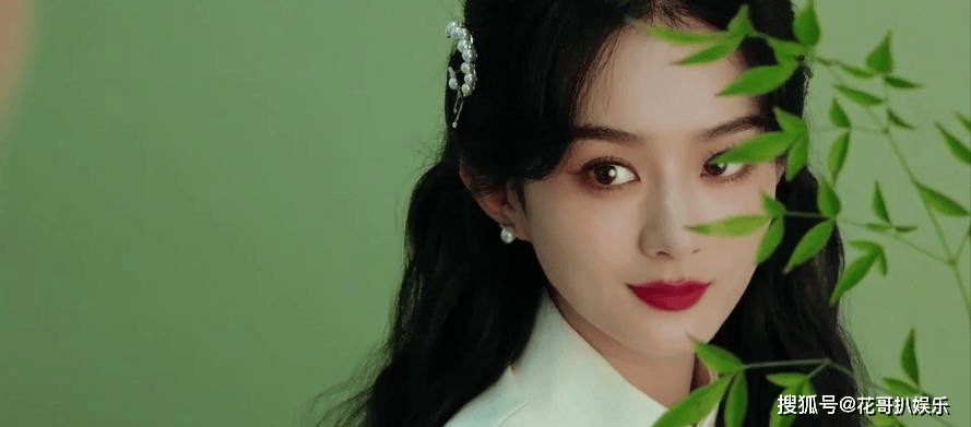 赵丽颖古早黑历史被挖出,往事简直不堪入目,不仅没文化还曾当三_王昊