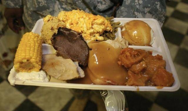 美军吃得有多好把肉罐头当垃圾扔空投火鸡大餐