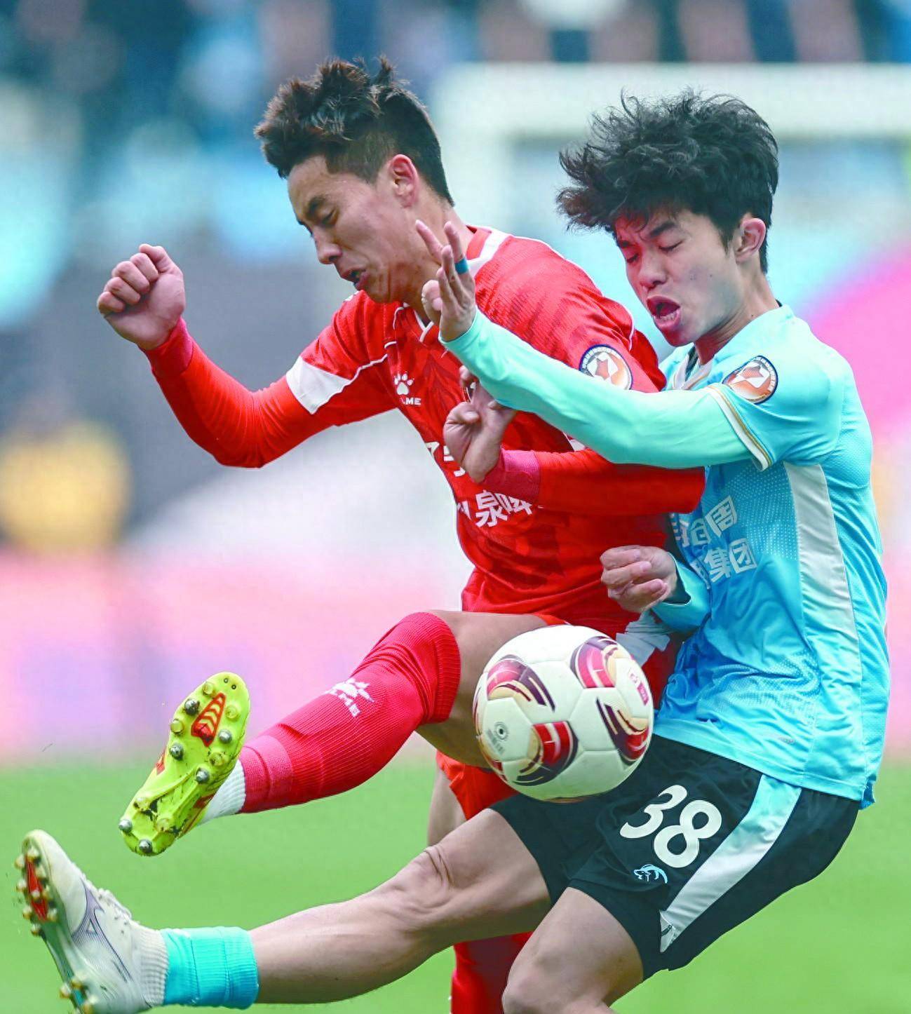 近40000球迷现场助威沈大在一起合力振兴辽宁足球