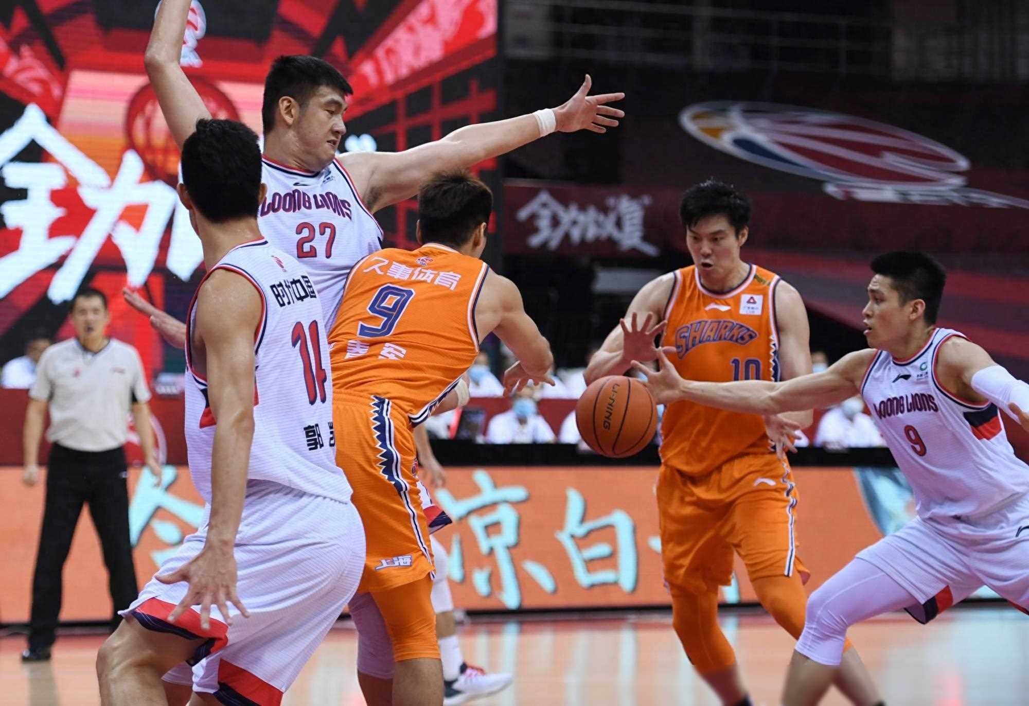 原创cba换人风波两名记者质疑换人是否合理