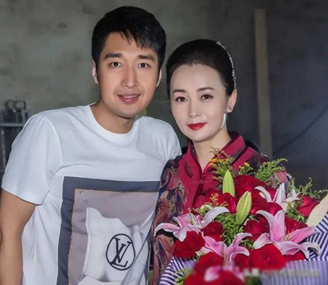 她是零绯闻女演员与老公因戏生情家庭幸福美满