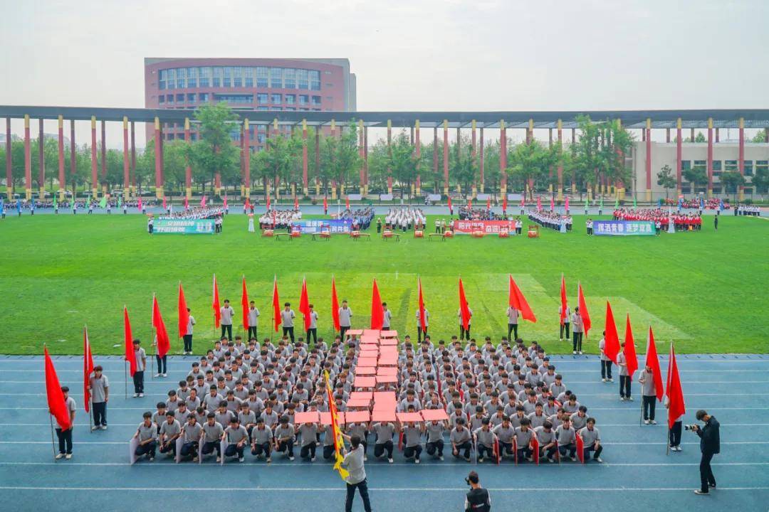 2024宝鸡职院春季田径运动会开幕式太太"燃爆"了_学子_方阵_青春