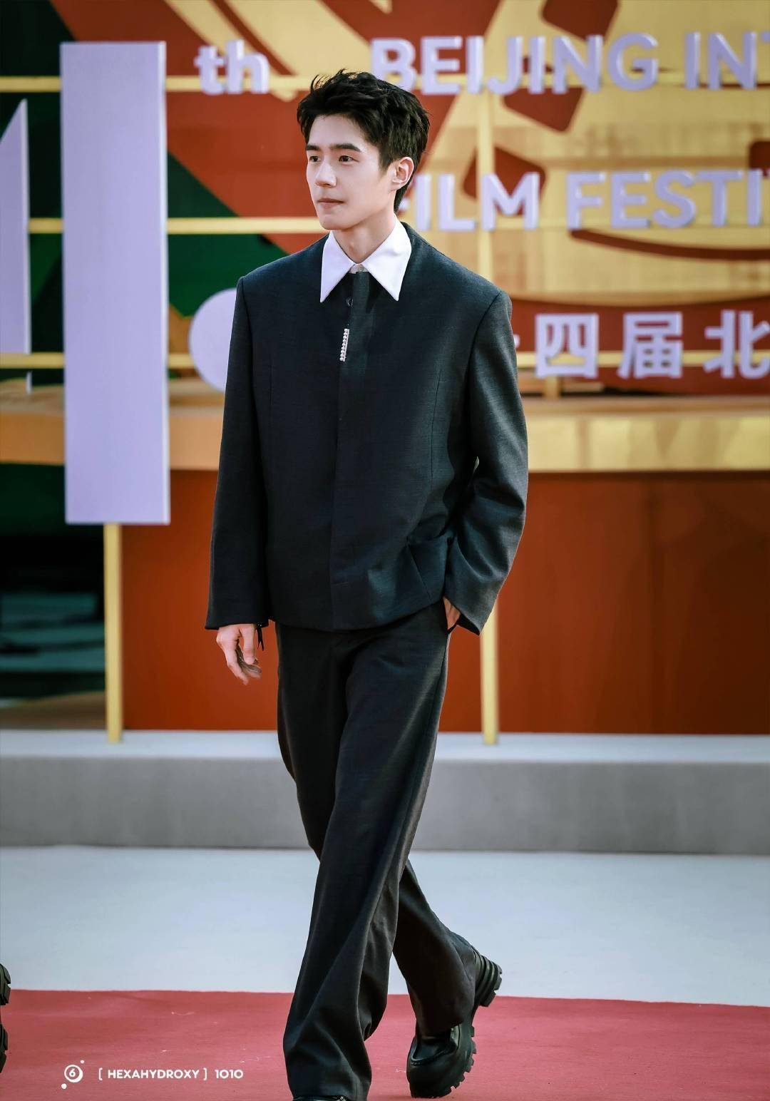 刘昊然北京国际电影节造型清爽又不失矜贵辣评白月光回国