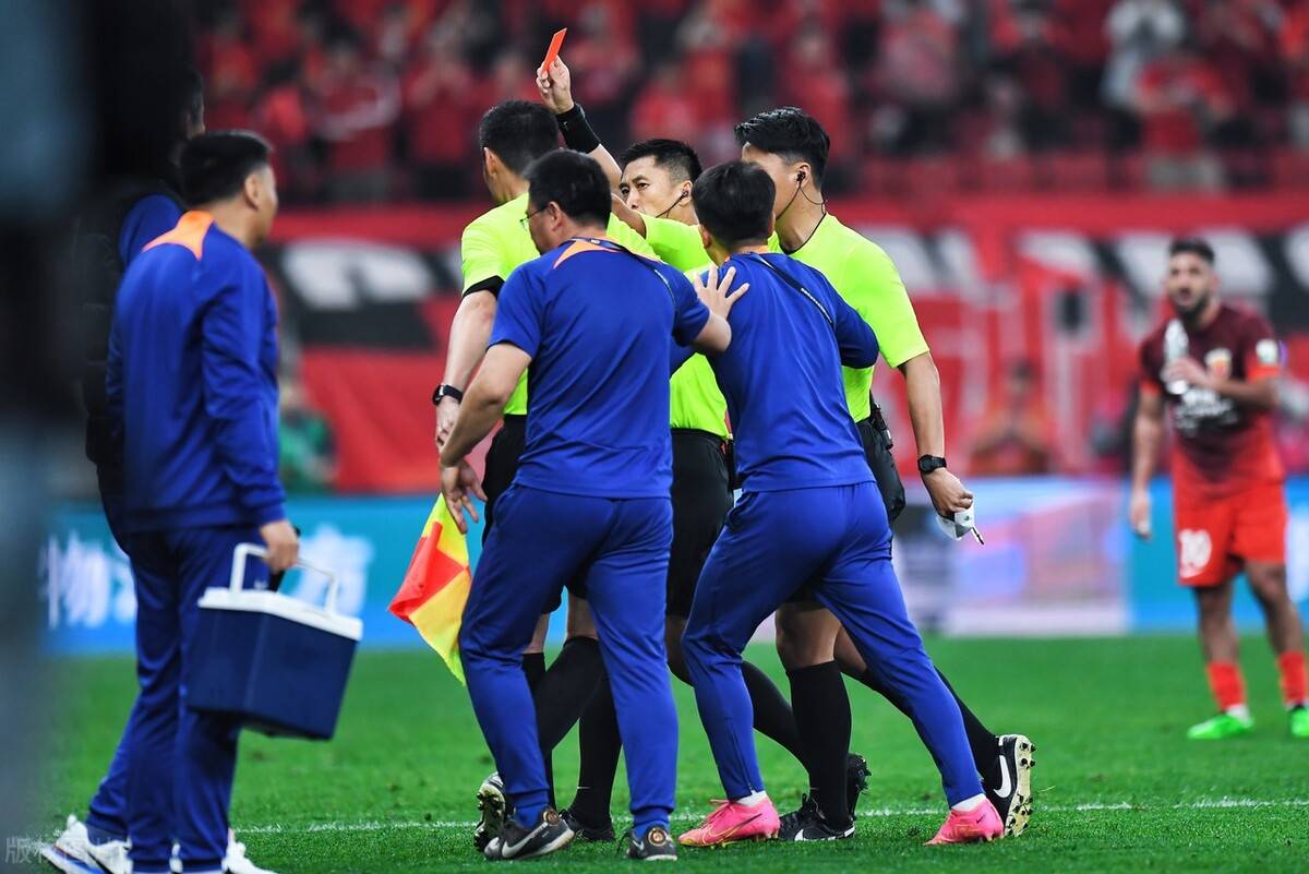 闹大了马宁暴怒亮红原因浮现董路点评一针见血或因崇洋媚外