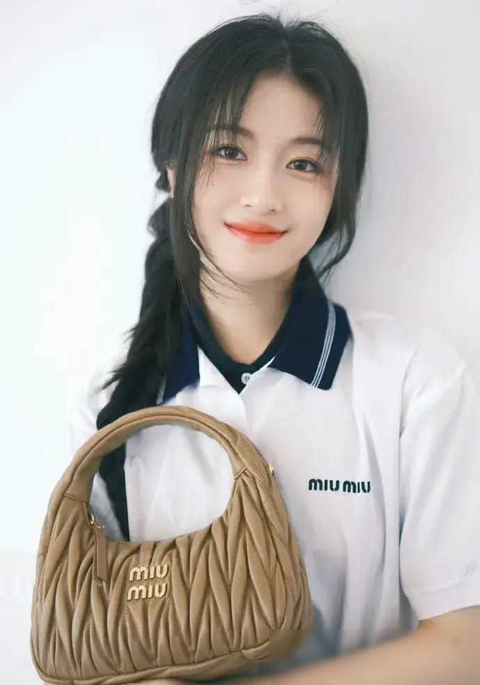 李兰迪张元英同穿同款衣服,谁更胜一筹?_事件_魅力_风格