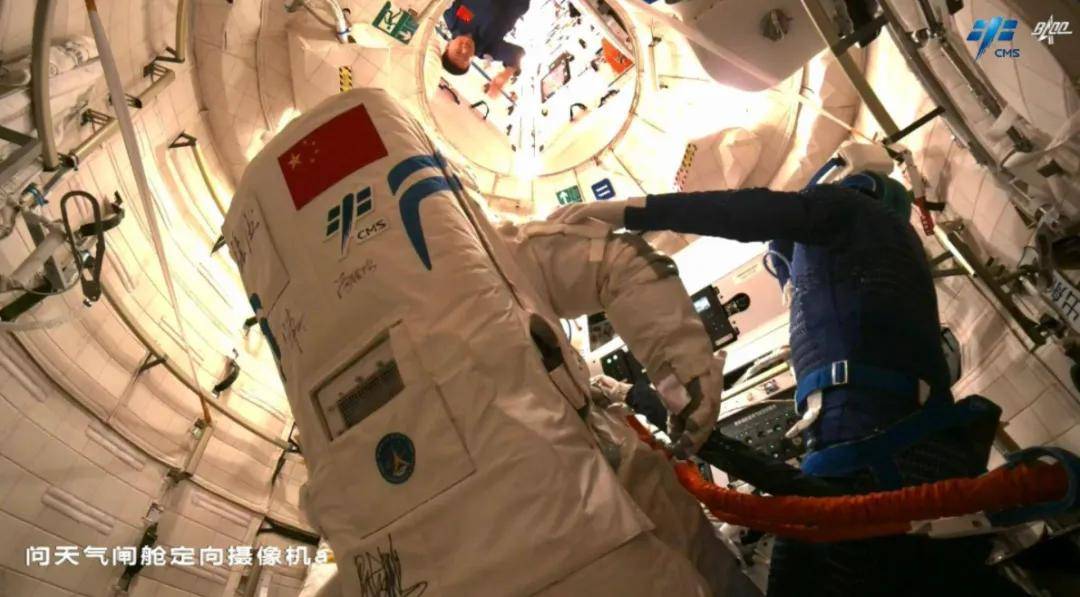乘组确定,有女航天员吗?刘洋再次亮相_任务_我国_火箭