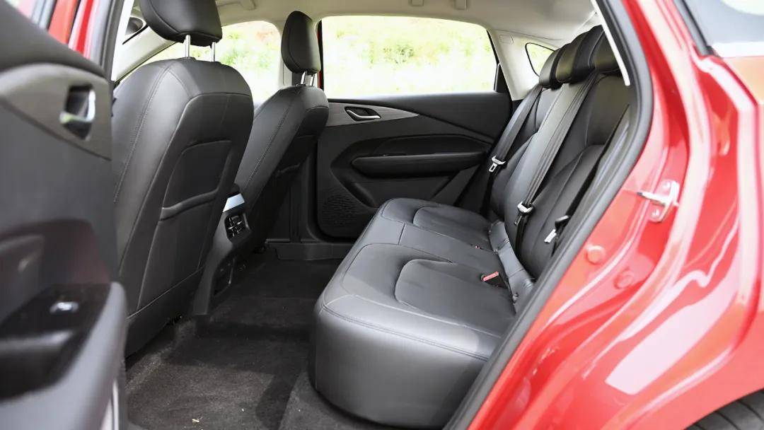 10万出头的纯电b级车,表现行吗?