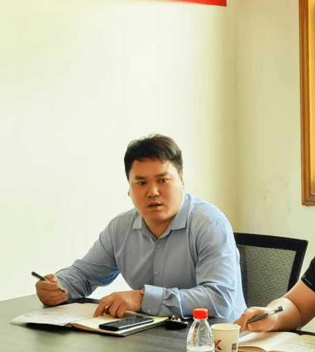 郑州神阳科技集团公司党委书记王佳思向大家汇报了公司目前发展中面临