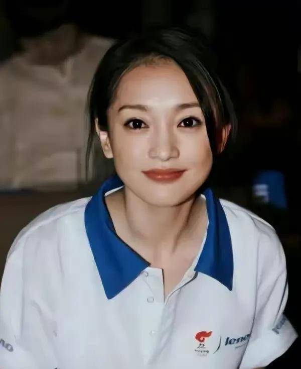 原创1992年周迅为艺术贡献人体模特画出镜拍卖达到184万