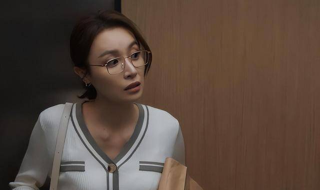 周琳的扮演者隆妮面部僵硬,网友这能让赵辉和苏见仁神魂颠倒?