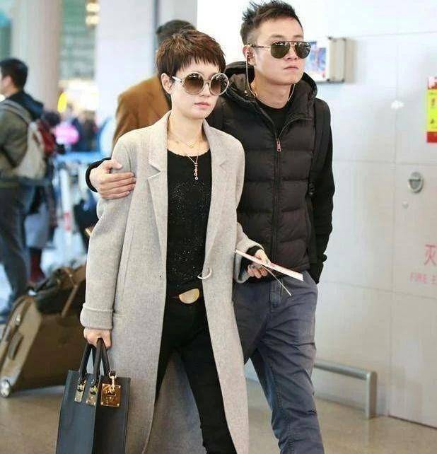 姚笛素颜现身不见未婚夫,小腹微凸走路小心翼翼孕相浓_文章_剧中_漩涡