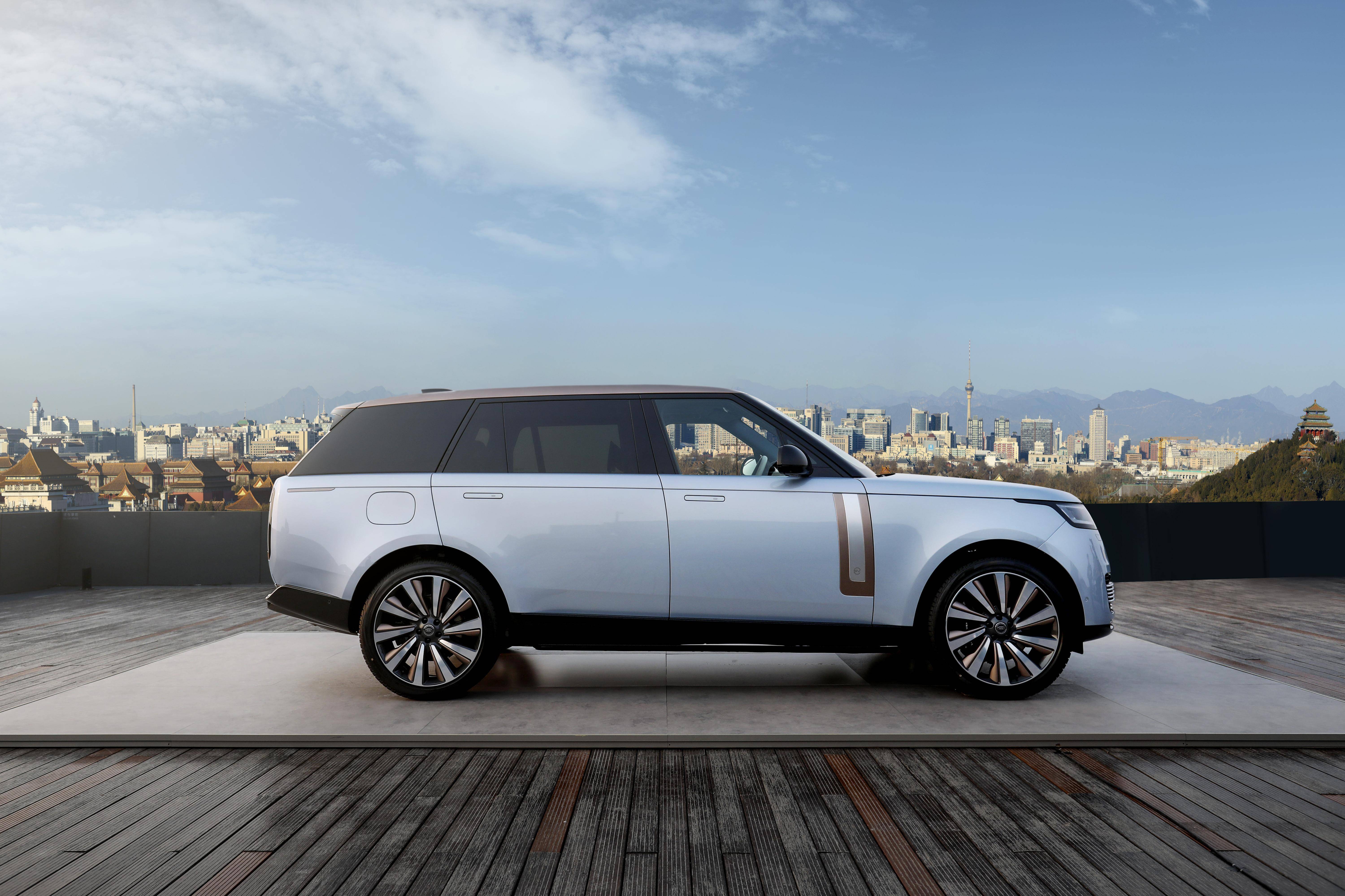 转型攻坚 2025!捷豹路虎从容坚守豪华底蕴