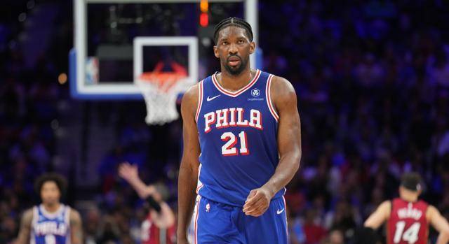 恩比德2315助力76人晋级季后赛末节关键表现引爆庆祝狂欢