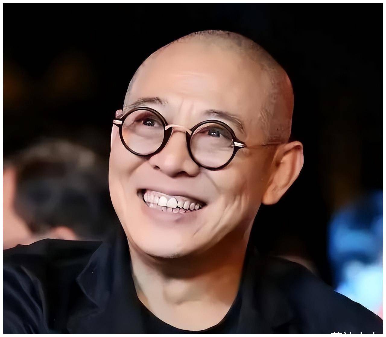61岁李连杰近照曝光!满脸皱纹衰老至极,昔日巨星已面相大变