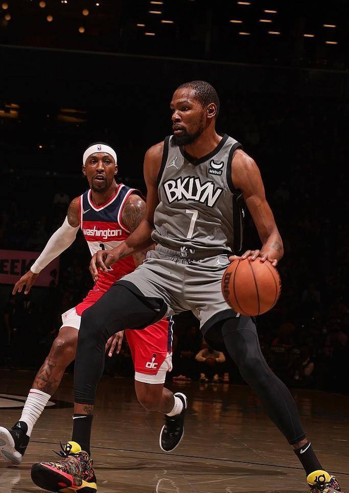 篮网发布杜兰特和母亲合照,称梦想进50大,收获mvp呼声!