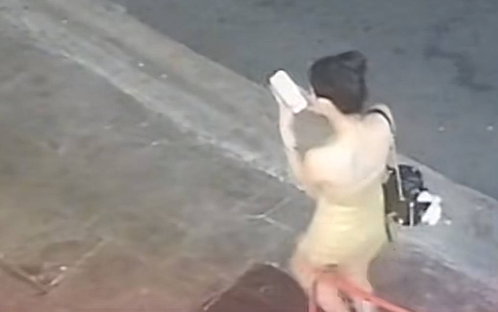 女子泰国旅游遇飞车贼抢劫，包和11万泰铢被抢，当事人：外出旅游穿朴素点