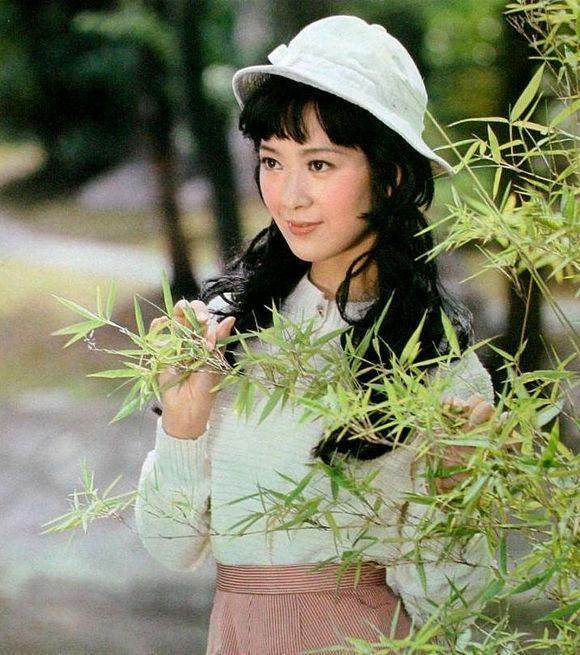 刘晓庆红不过她,赵雅芝美不过她,如今28岁女儿长成这样_龚雪_人民