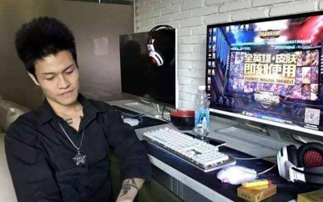 11岁创办葬爱家族被富婆百般追求的罗福兴后来怎样了