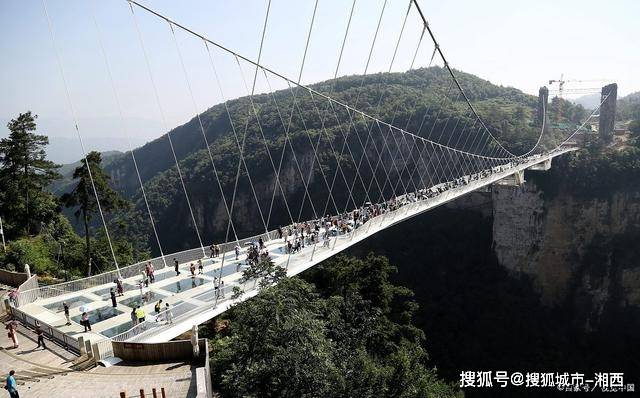 爱享飞vr,玻璃栈道)或(天悬栈道)>桥东体验中心>玻璃桥>景区出口(玻璃