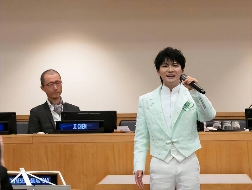 周深在联合国献唱《和平颂》,用《大鱼》传播中国文化之美!