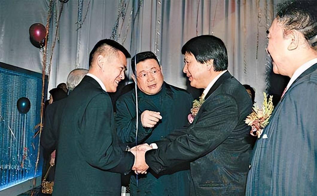 嫌贫爱富樊亦敏因500万分手吴京后被富商男友戳穿真面目