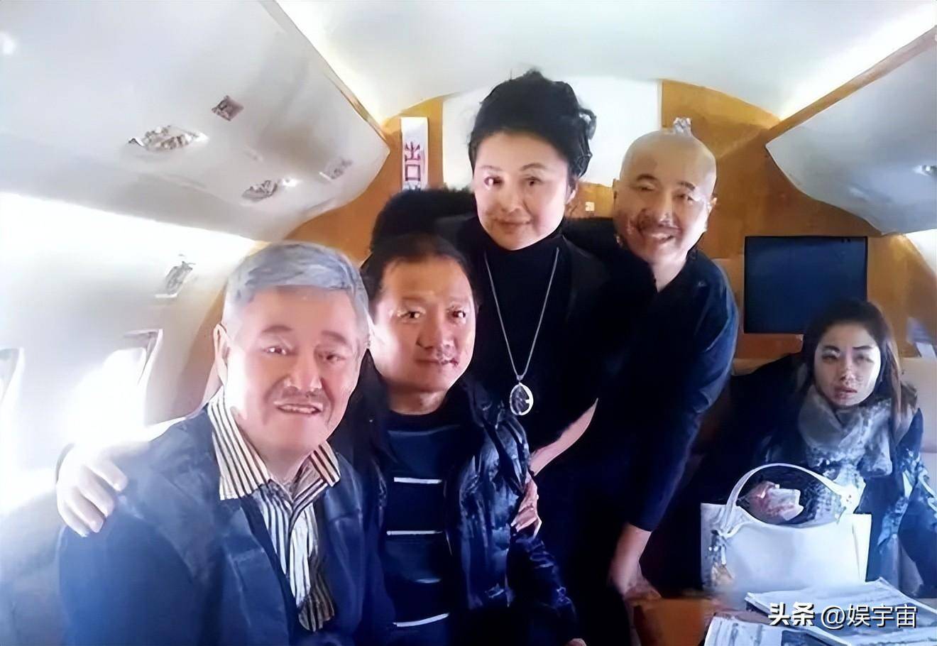 原创球球韩国公干引热议赵本山2亿私人专机曝光