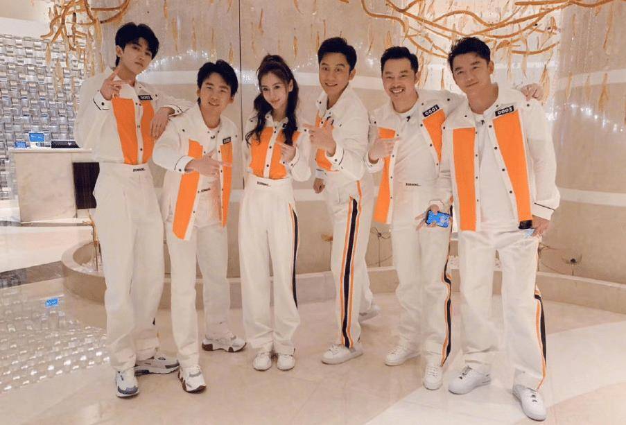 《奔跑吧》路透曝光,蔡徐坤帮杨颖提裙子,看到熟悉的身影心动了