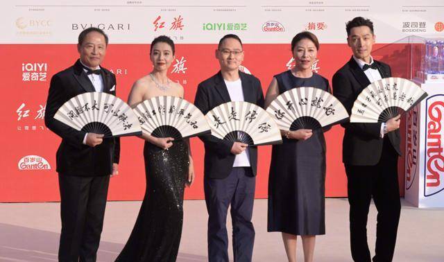 北京电影节红毯风采：高圆圆婀娜登场，周也优雅亮相，关晓彤大长腿引注目