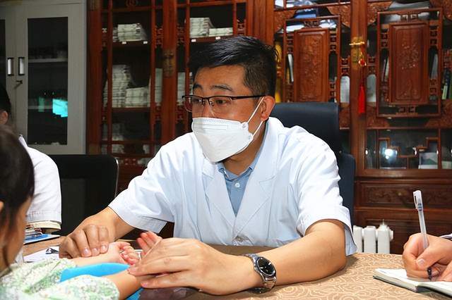 疑难杂症,眩晕,失眠,焦虑抑郁症;急慢性支气管炎,哮喘等邱根全教授