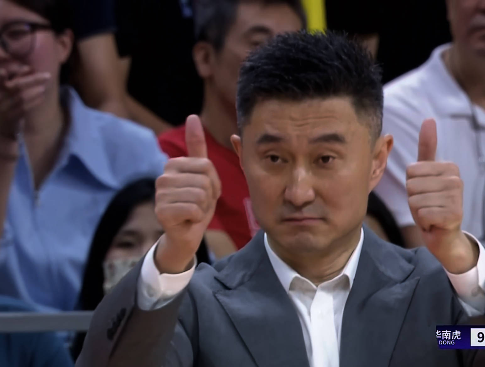 杜锋躺进四强!广东空手套白狼,周琦大杀四方,赵睿继续缺阵