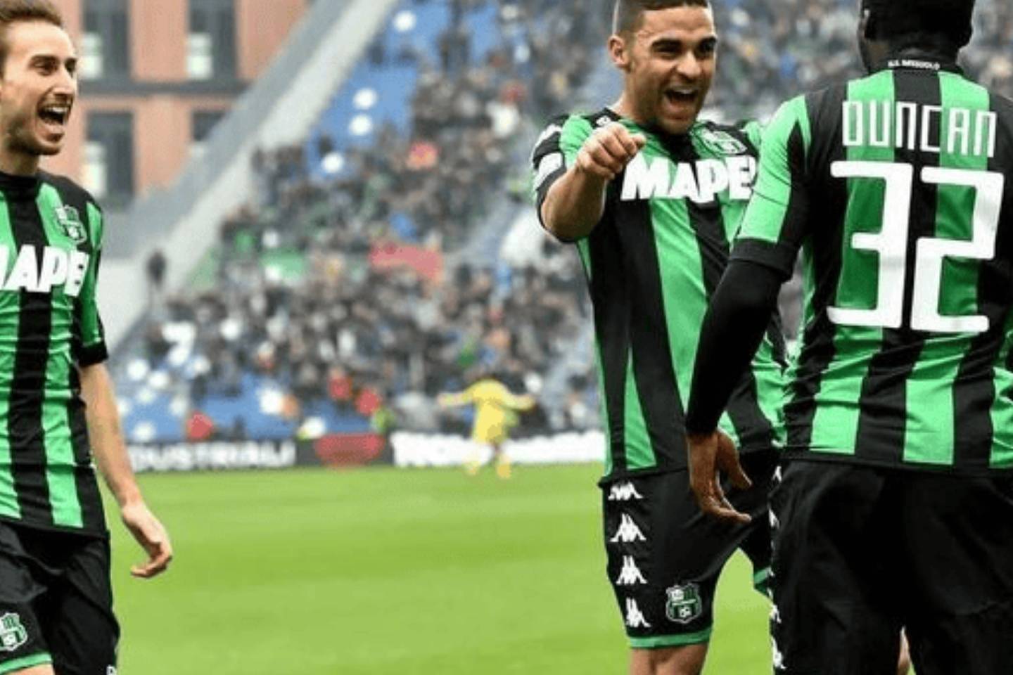 萨索洛主场迎战强敌 关键战役全程直播震撼呈现 球迷不容错过的精彩对决实时追踪