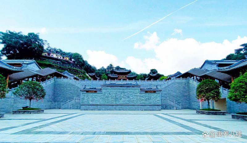 4月周末:跑了梧州首届半程马拉松,然后饮早茶,拍美照!