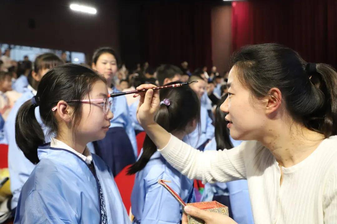 泰州凤凰小学华岑岑图片