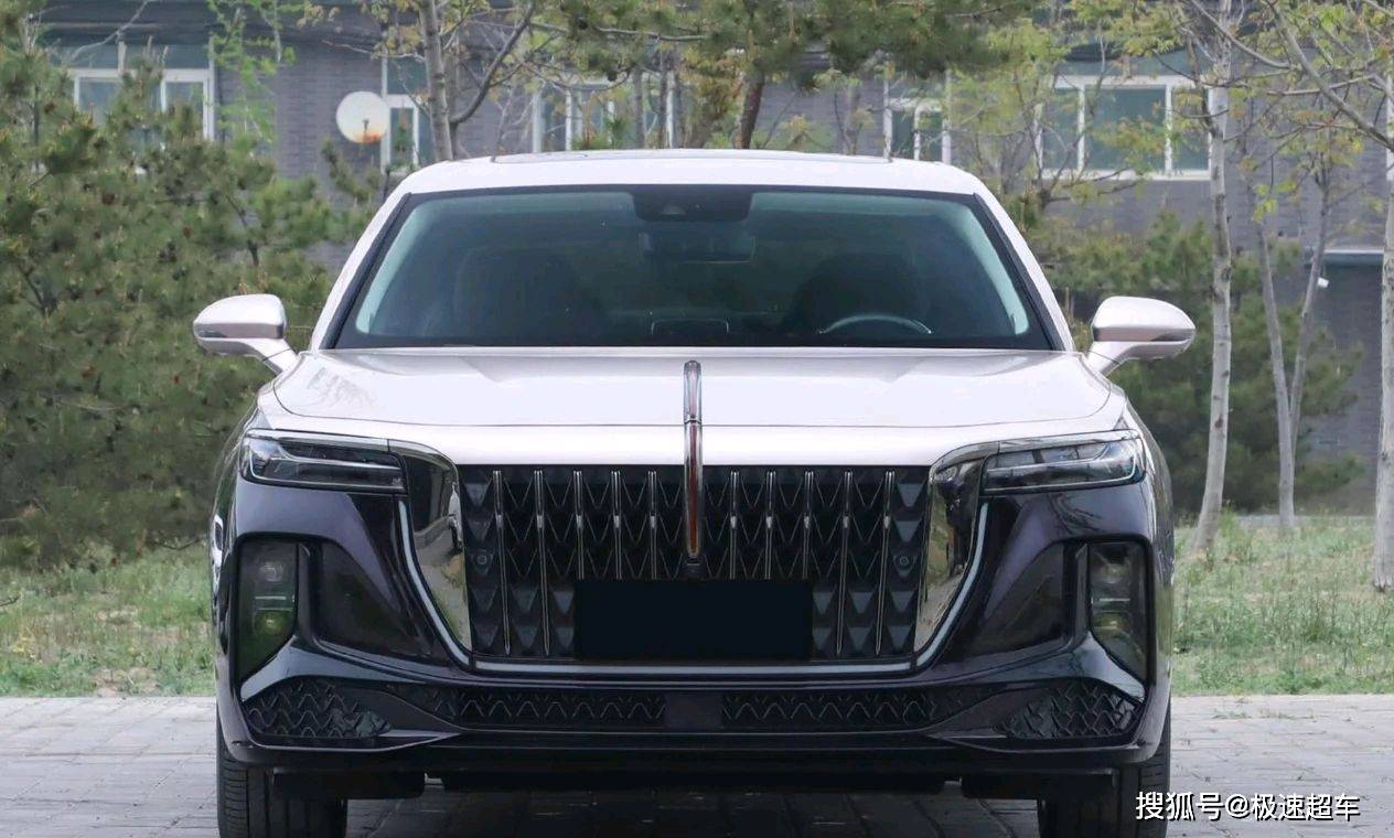 红旗h9"双色版"高级轿车,国车新典范,品鉴尊贵之旅