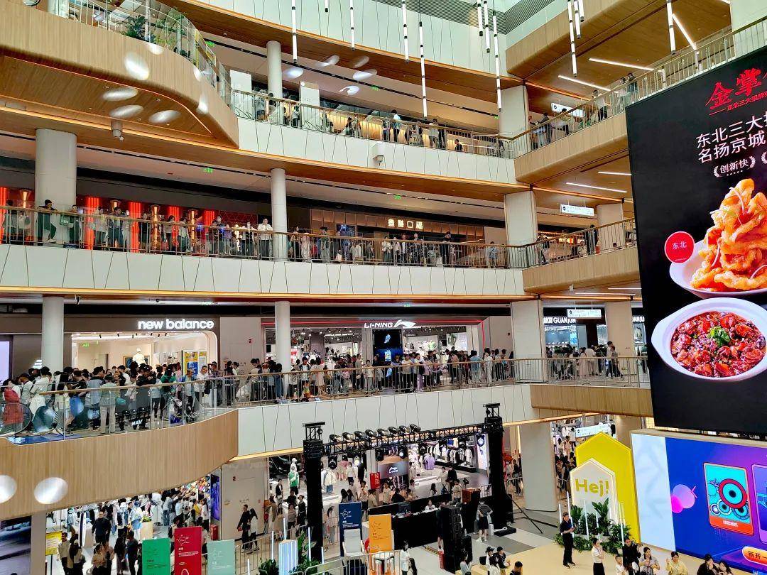 西安荟聚开业火爆:一天23万人,上厕所排队,谁说实体不行了?