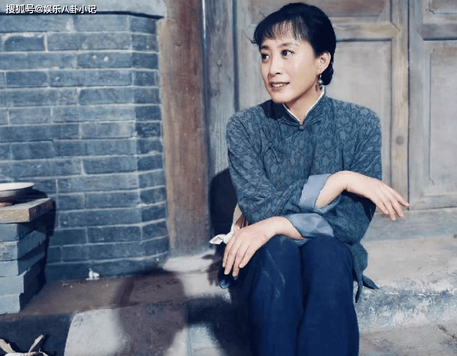 她演技好,长得漂亮,戏中是妈妈专业户,戏外却与小丈夫不生孩子_赵倩