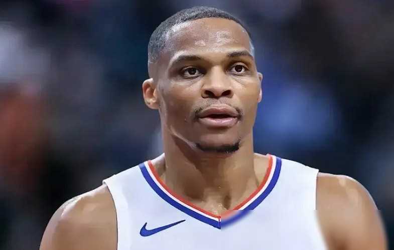 不惧岁月风,nba励志球星闪耀球场:惊人的收入与拼搏精神_威少_布伦森