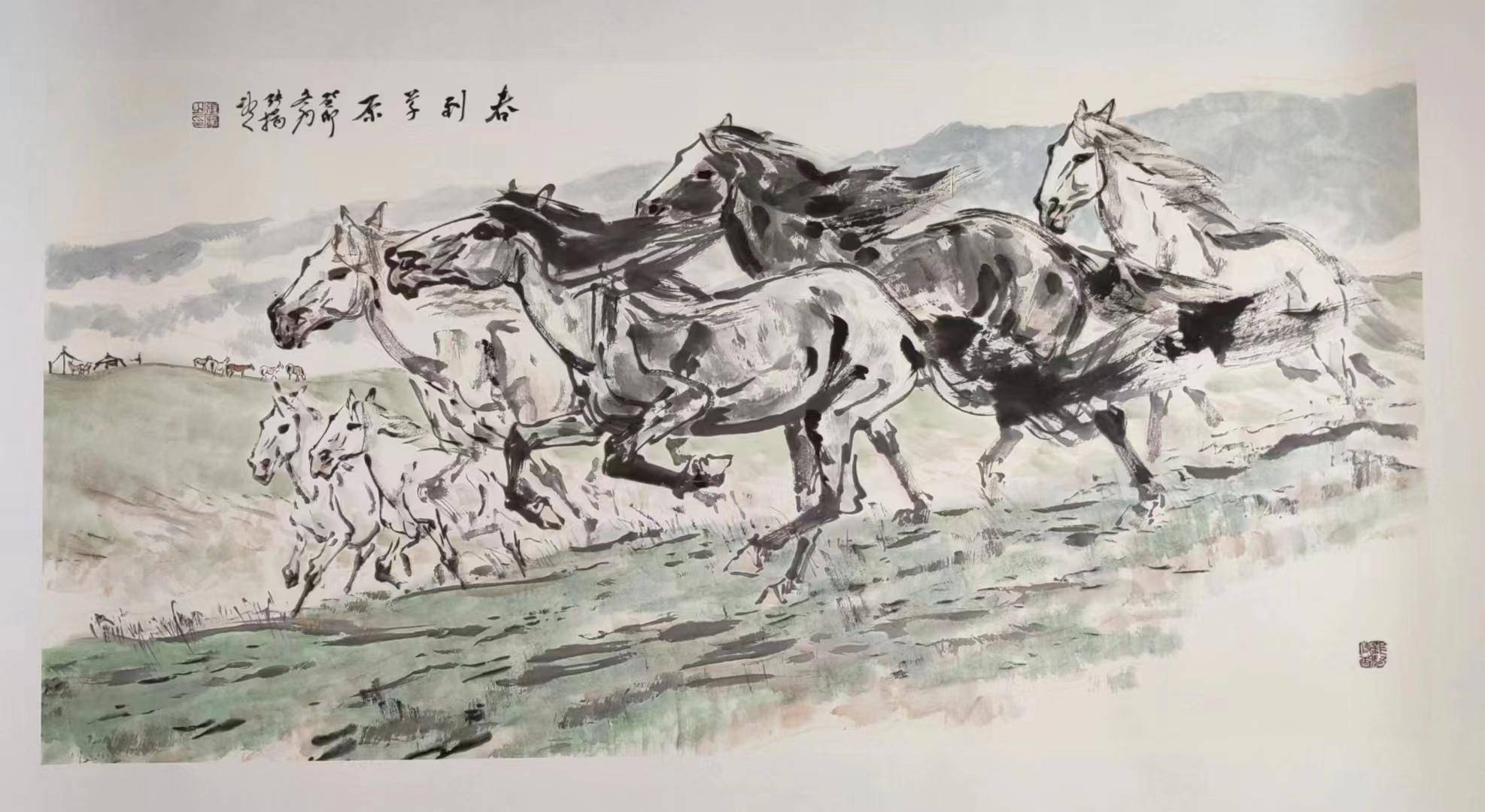 专习画马近六十年,致力于马文化艺术,对马的身体