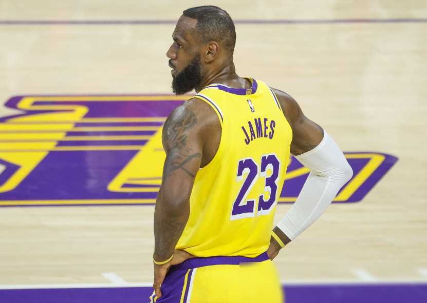 詹姆斯载辉煌:书写年nba历史之最,前无古人,后无来者!