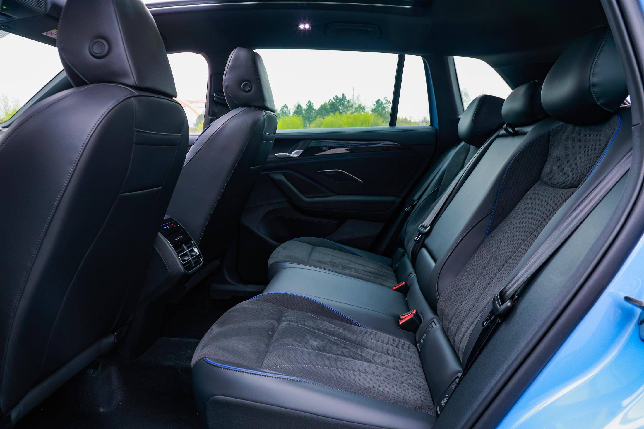 "大众最聪明的油车"途观l pro亮相 引领油车智能新潮流