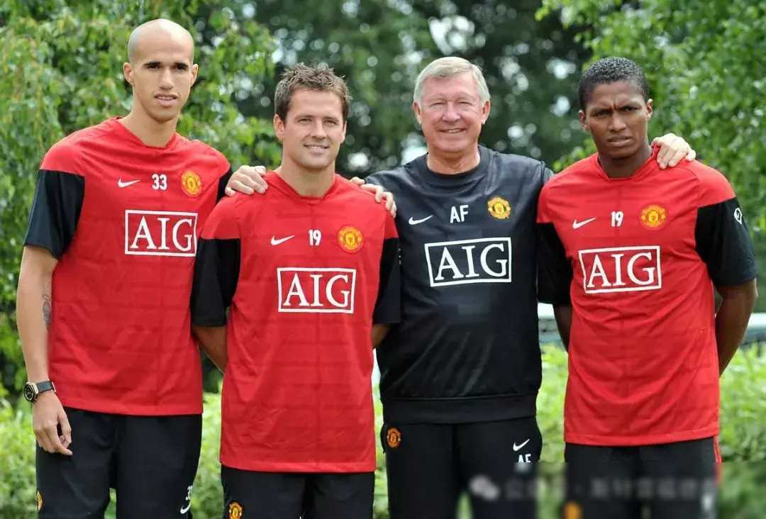 转会曼联,期待如亨利般表现,无奈落入预备队