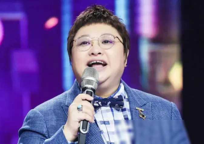 韩红自称"校花"被嘲笑,岁照片曝光后惊艳全网,令人意外