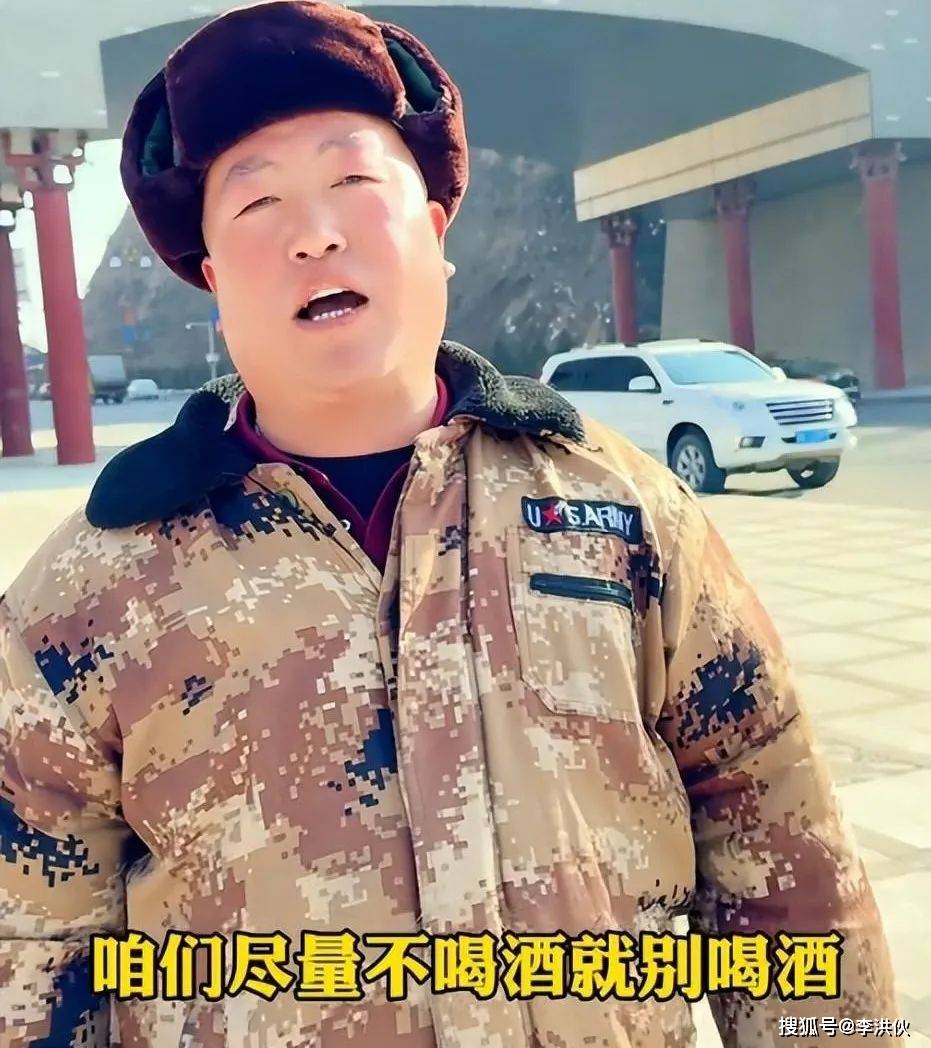 杨老二经常发布一些搞笑视频,今年过年,他到处赶场子挣钱,因为观众太