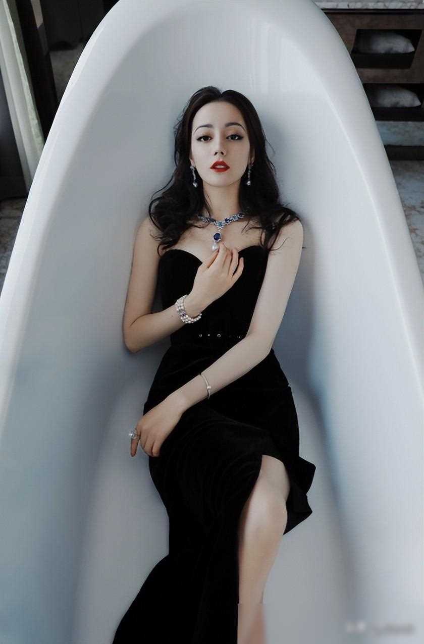 娱乐圈大瓜:迪丽热巴国外产子?生父疑似曝光!