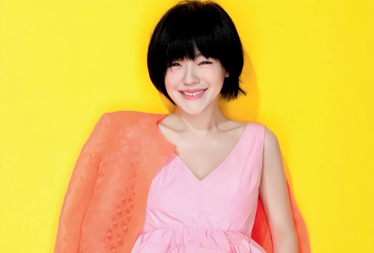 小s穿老公衣服做饭引热议,甜蜜细节曝光真实夫妻生活