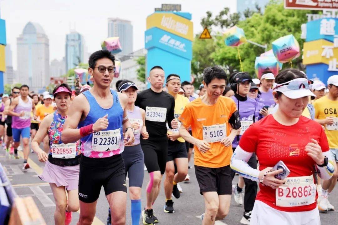 2024浦发银行上海半程马拉松今晨开跑 男女赛会纪录双双被打破