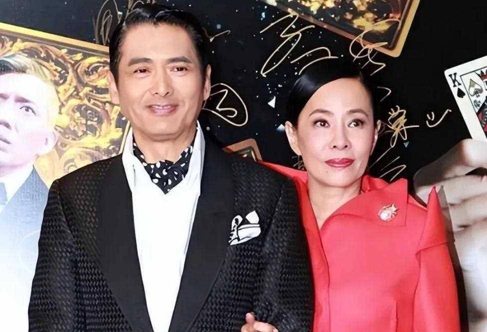 周润发的人生:现任和前妻天壤之别,身价亿万与事业狂人生涯