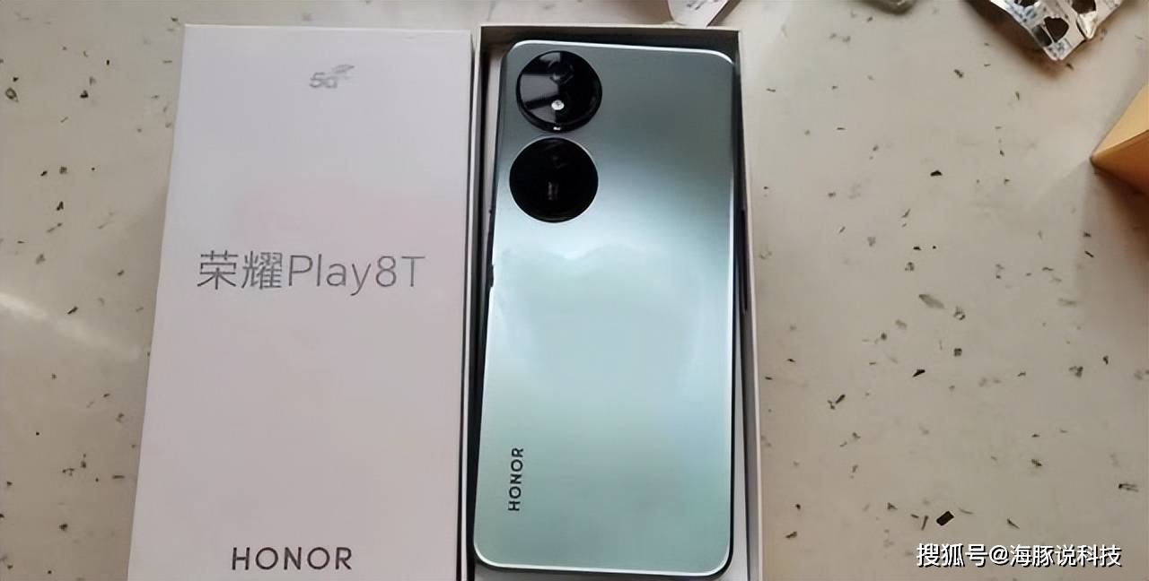 而荣耀play8t的出现,为消费者提供了一个非常不错的选择.