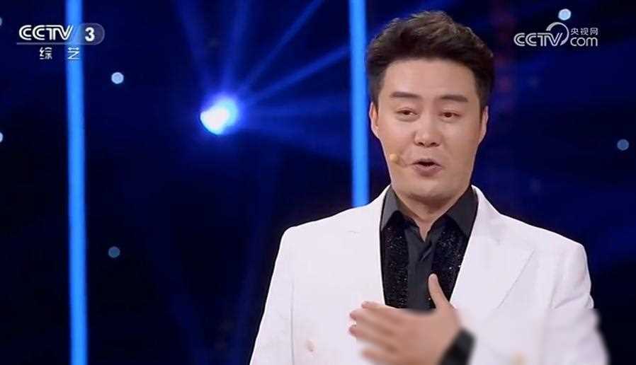 张英席重返舞台,成为星光大道评委,展示别样风采