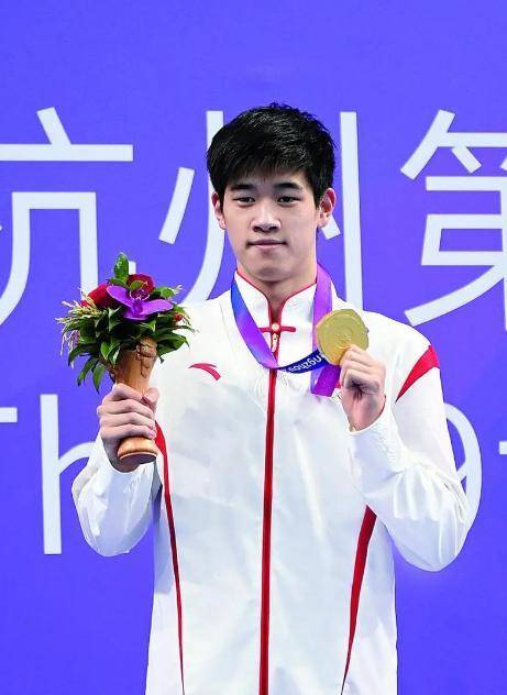 潘展乐100米自由泳创世界水准,游泳冠军赛百米预赛引爆热议!